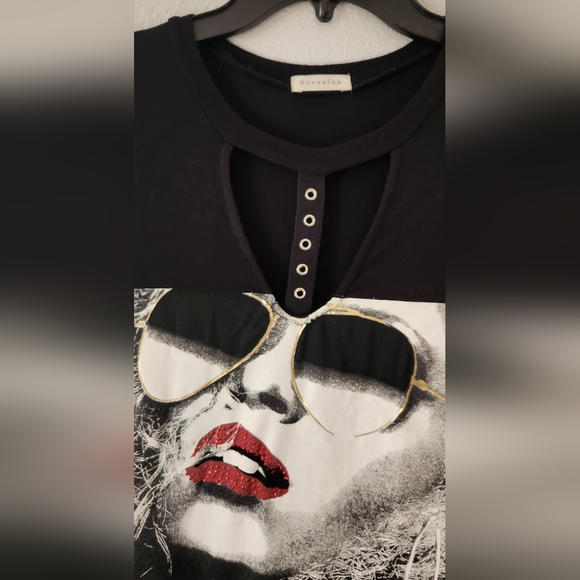 🔥Junior's Black Edgy Fashion Tshirt Streetwear with cut out detail Size L - Picture 2 of 2